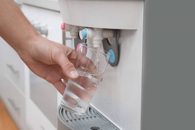 ¿Cuáles son los beneficios de utilizar un porta garrafon de agua eléctrico?