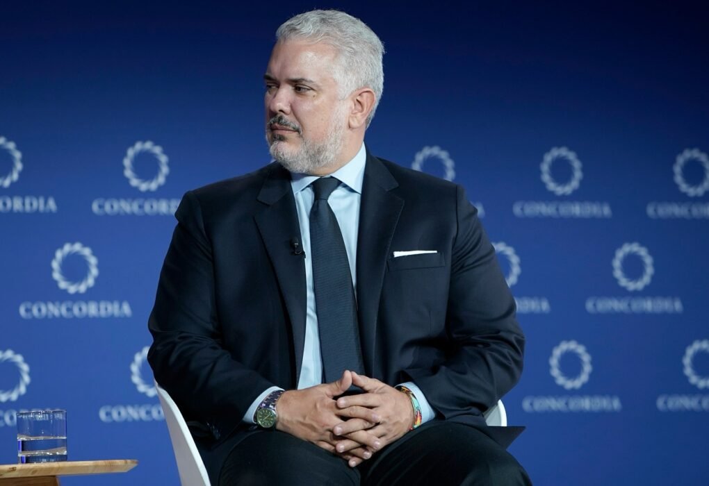 Duque Petro avión Hércules