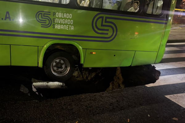 cierre avenida poblado